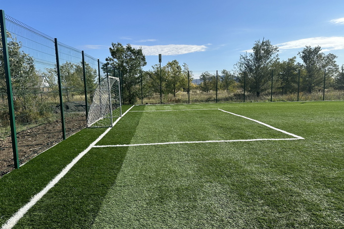 В 22 и 23 микрорайонах города достроили детские площадки и футбольные поля